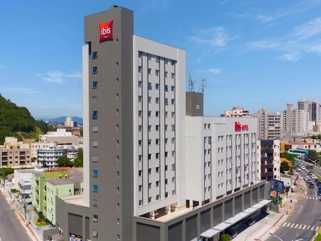 Fachada do Ibis Itajaí/Navegantes